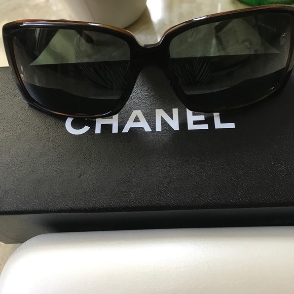 CHANEL WOMEN SUNGLASSES - Picture 2 of 5